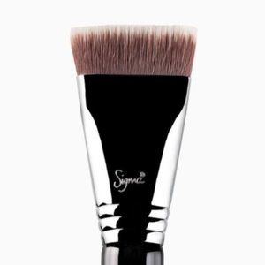 Sigma Beauty - F77 CHISEL AND TRIM CONTOUR™ BRUSH